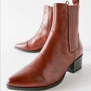 VAGABOND COGNAC BROWN LEATHER CHELSEA BOOTIE POINT TOE